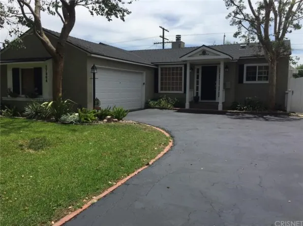 17964 Hartland St, Reseda, CA 91335