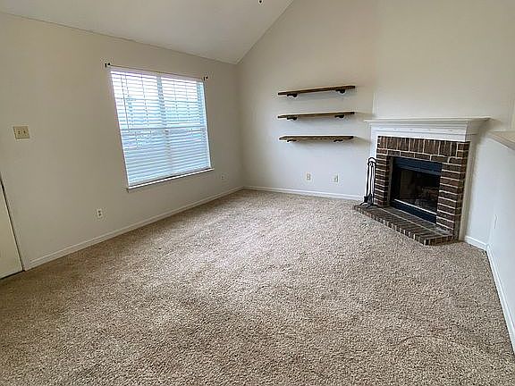 4th image of 65 Oak Crest Dr