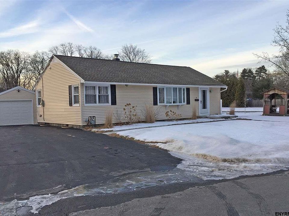 1st image of 2 Chapman Dr