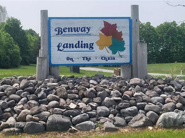 Veldkamp Ln, Central Lake, MI 49622