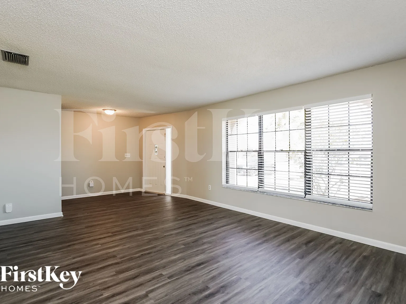 4 bed, 2.0 bath, 1924 sqft, $1,985 — Photo 3
