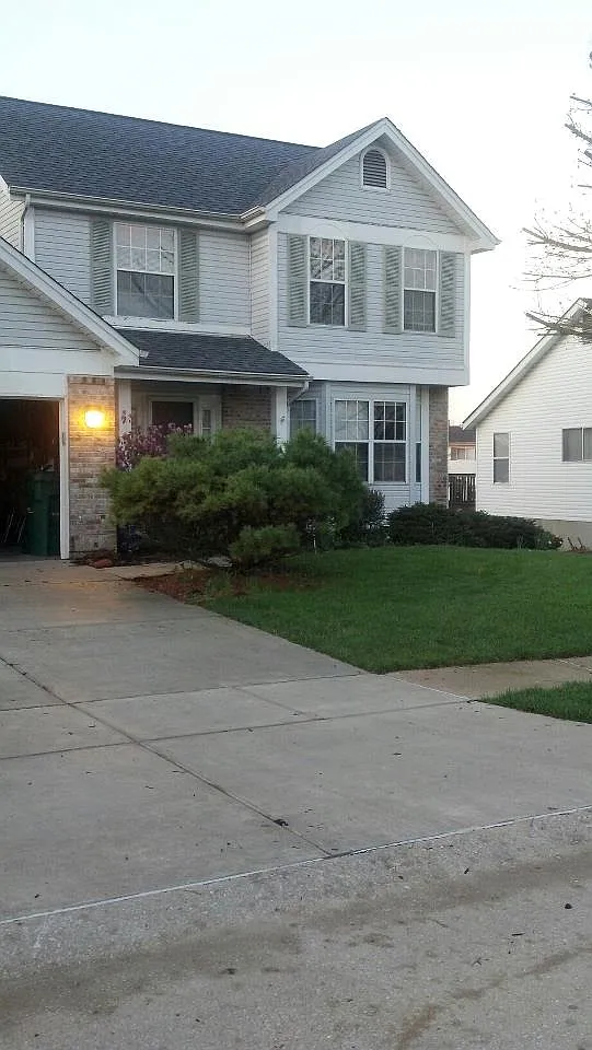 3827 Kentucky Derby Dr photo 1