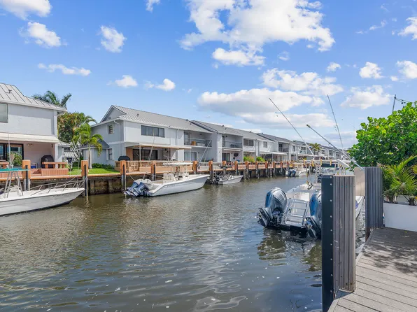 718 Rider Rd, Boynton Beach, FL 33435