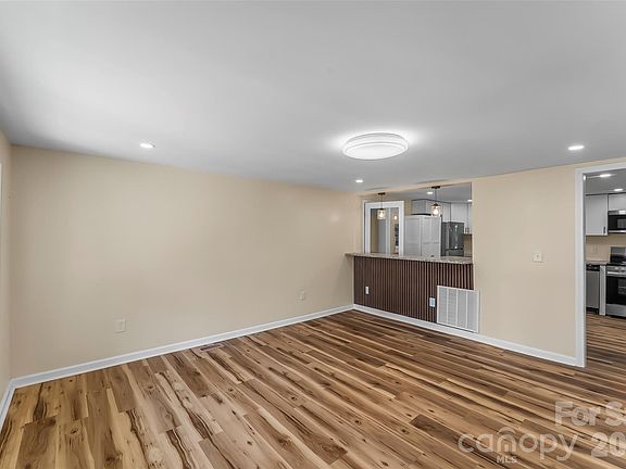 5th image of 529 Stage St NW