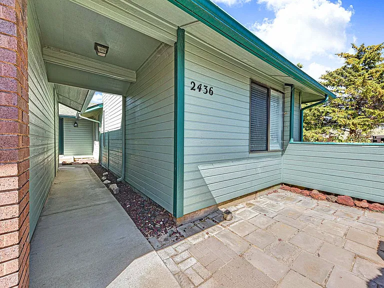 2436 Hillcrest Way — Photo 3