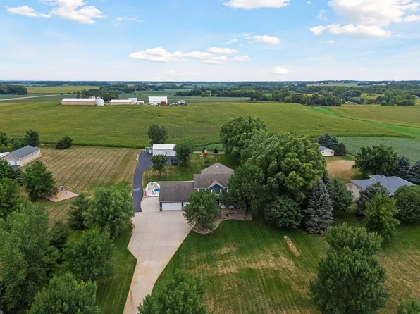 6205 214th St W, Jordan, MN 55352