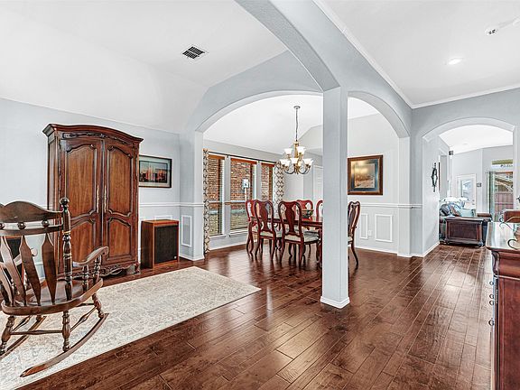 3rd image of 1075 Colleton Ln