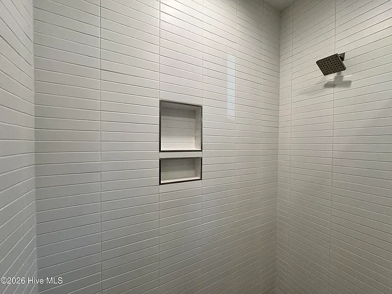 662 Wren Ln — Photo 2
