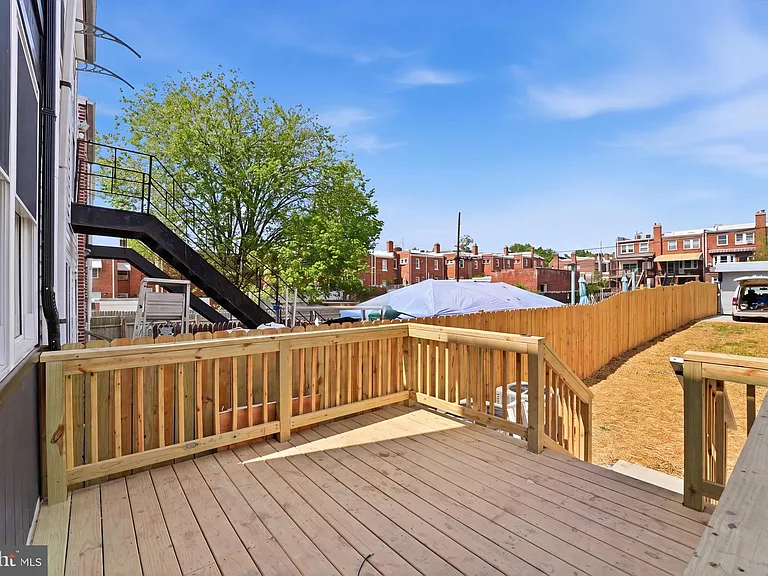 129 Hamilton St NW — Photo 18