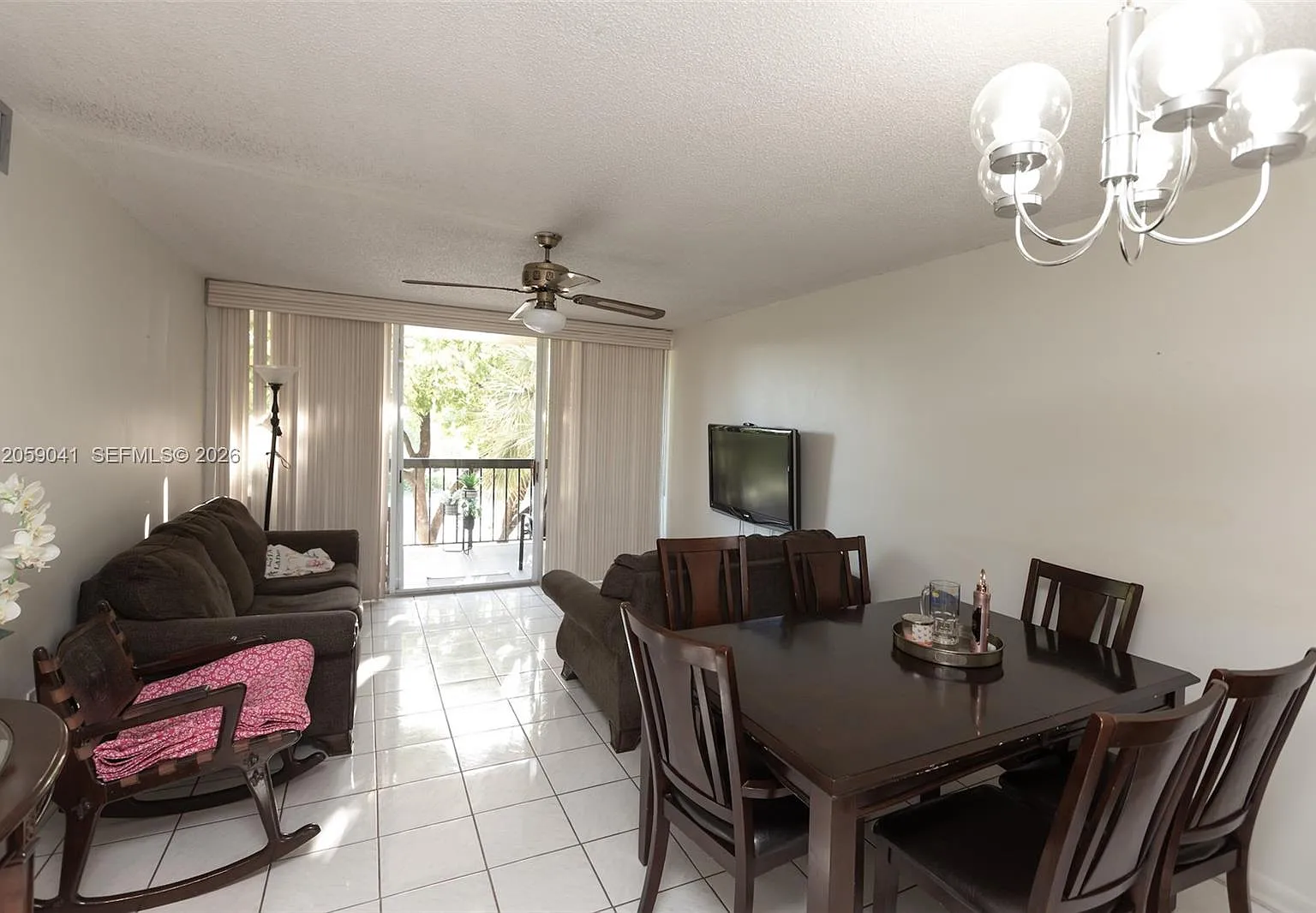 2 bed, 2.0 bath, 927 sqft, $2,300 — Photo 2