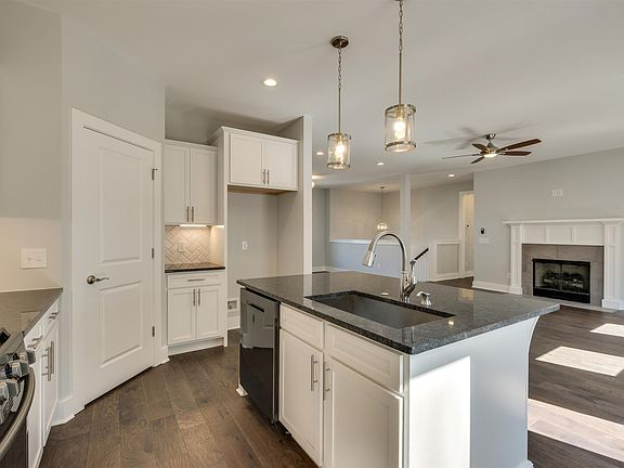 5th image of 1712 Woodland Pointe Dr