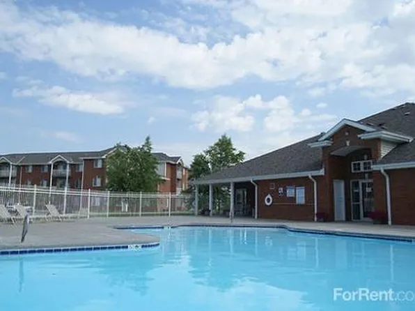 2215 Surfside Dr, Lincoln, NE 68528