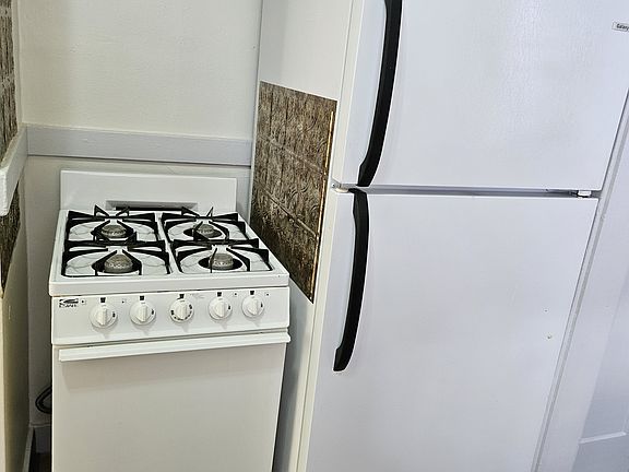 Stove & Refrigerator