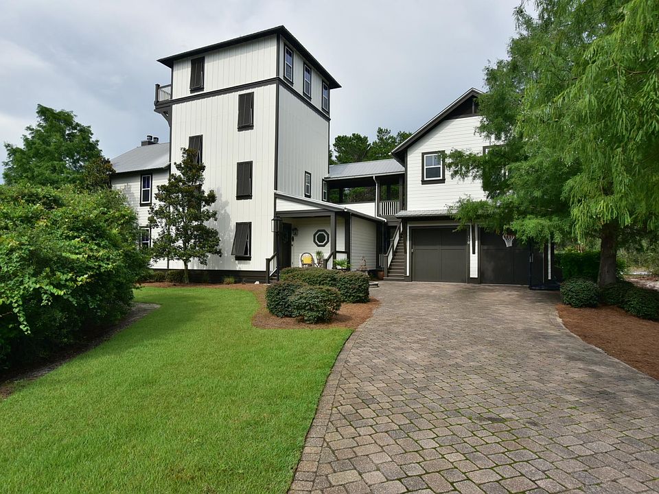 Front of house. Showing front porch and 2 car garage.