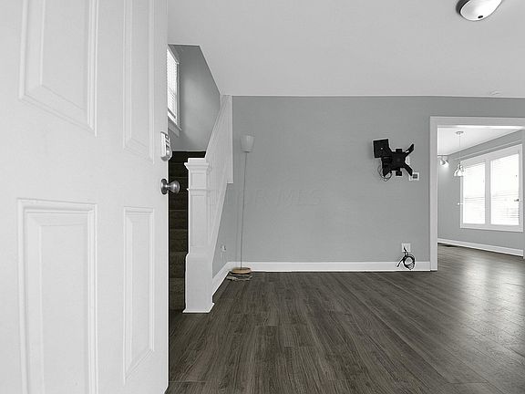 4th image of 626 E Jenkins Ave