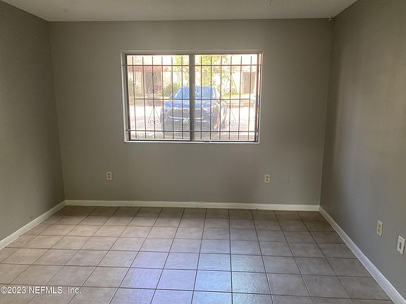 5th image of 616 OAKS HOLLOW Court #C2-1