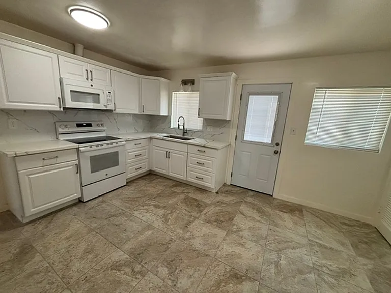 1249 Sandalwood Dr — Photo 6