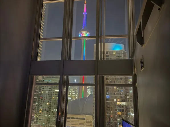 15 Fort York Blvd Unit 2808, Toronto, ON M5V 3Y4