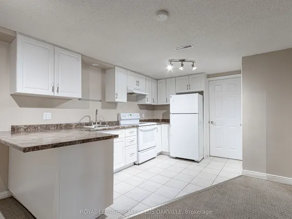 415 Norrie Cres, Burlington, ON L7L 3S4