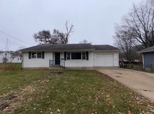 912 Chicago Ave, Dixon, IL 61021