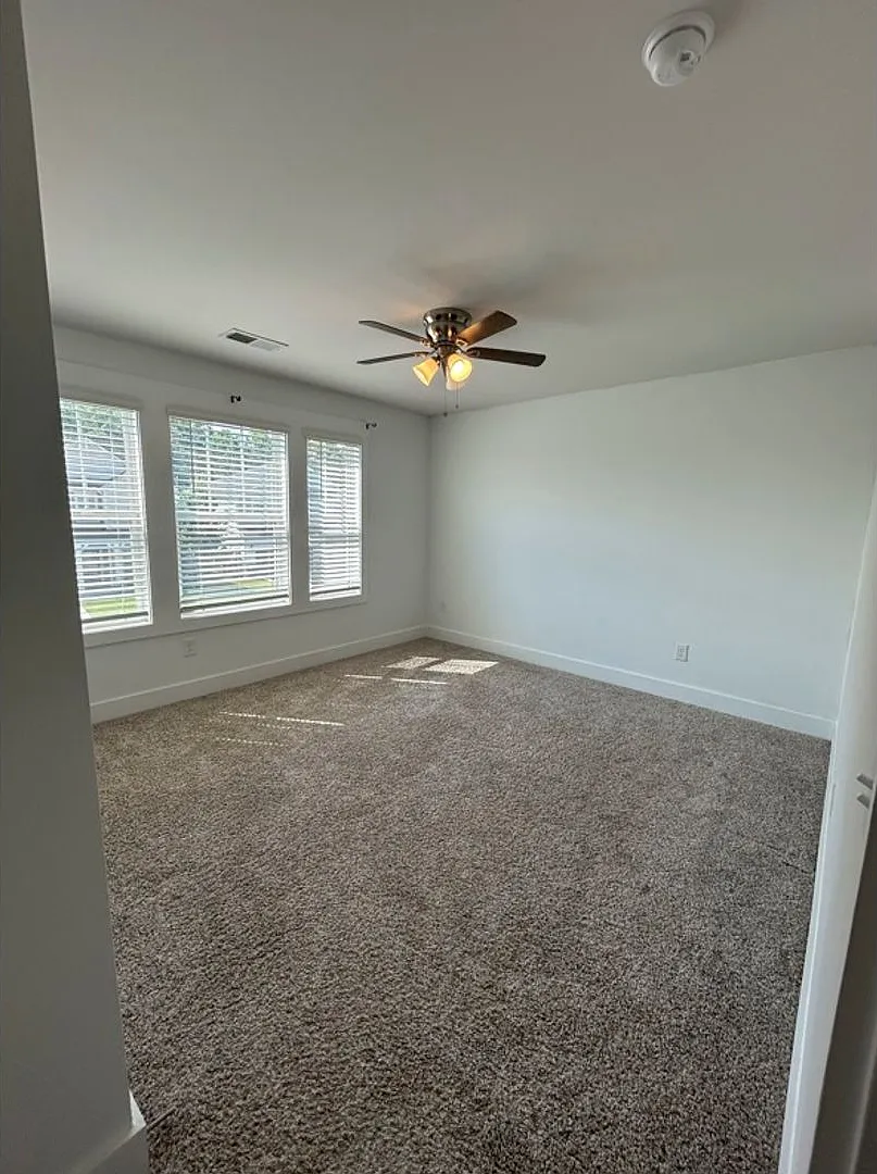 4-Bedroom in Highland Chase Community — Photo 2