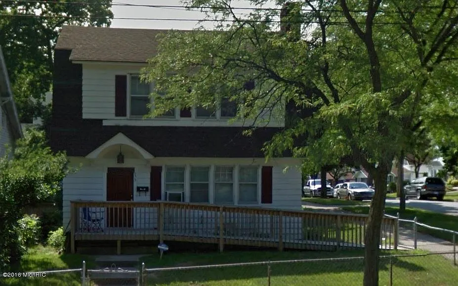 835 Fuller Ave SE photo 1