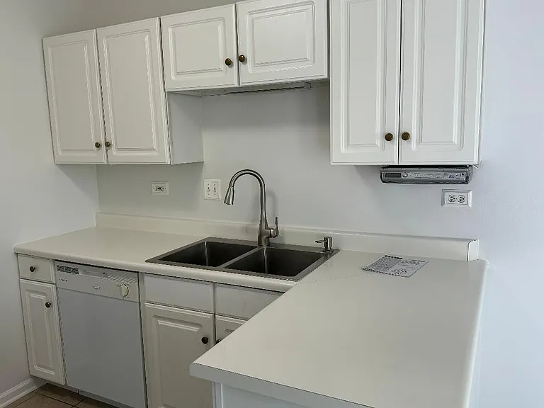 200 Norfolk Ct #8 — Photo 6