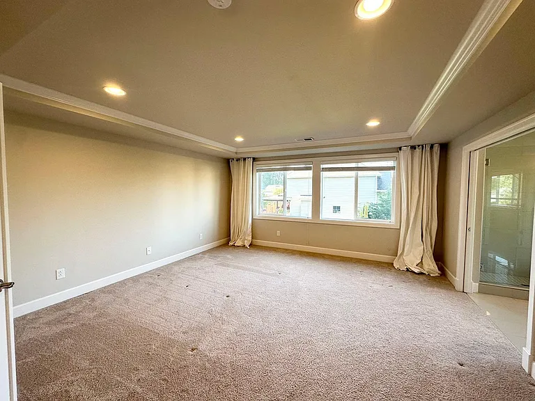 5622 NE 2nd Ct — Photo 11