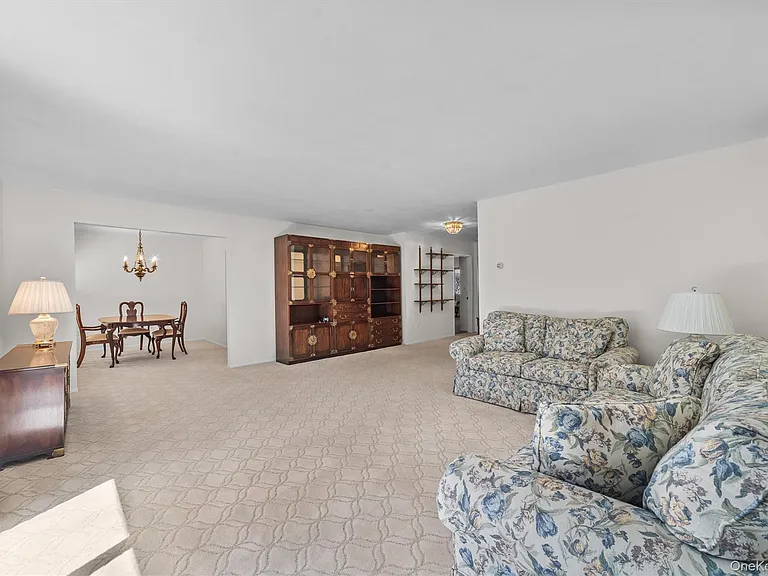 164 Carriage Ct #B — Photo 10
