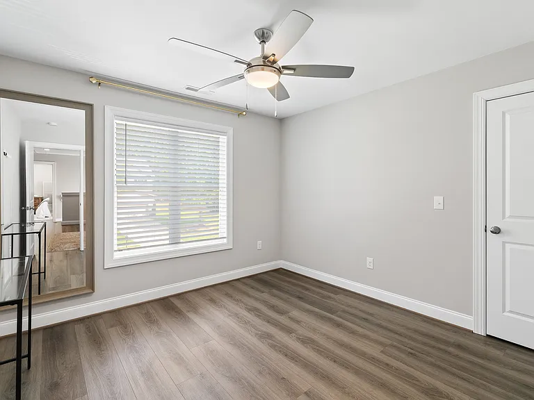 115 Owensboro Ct — Photo 41