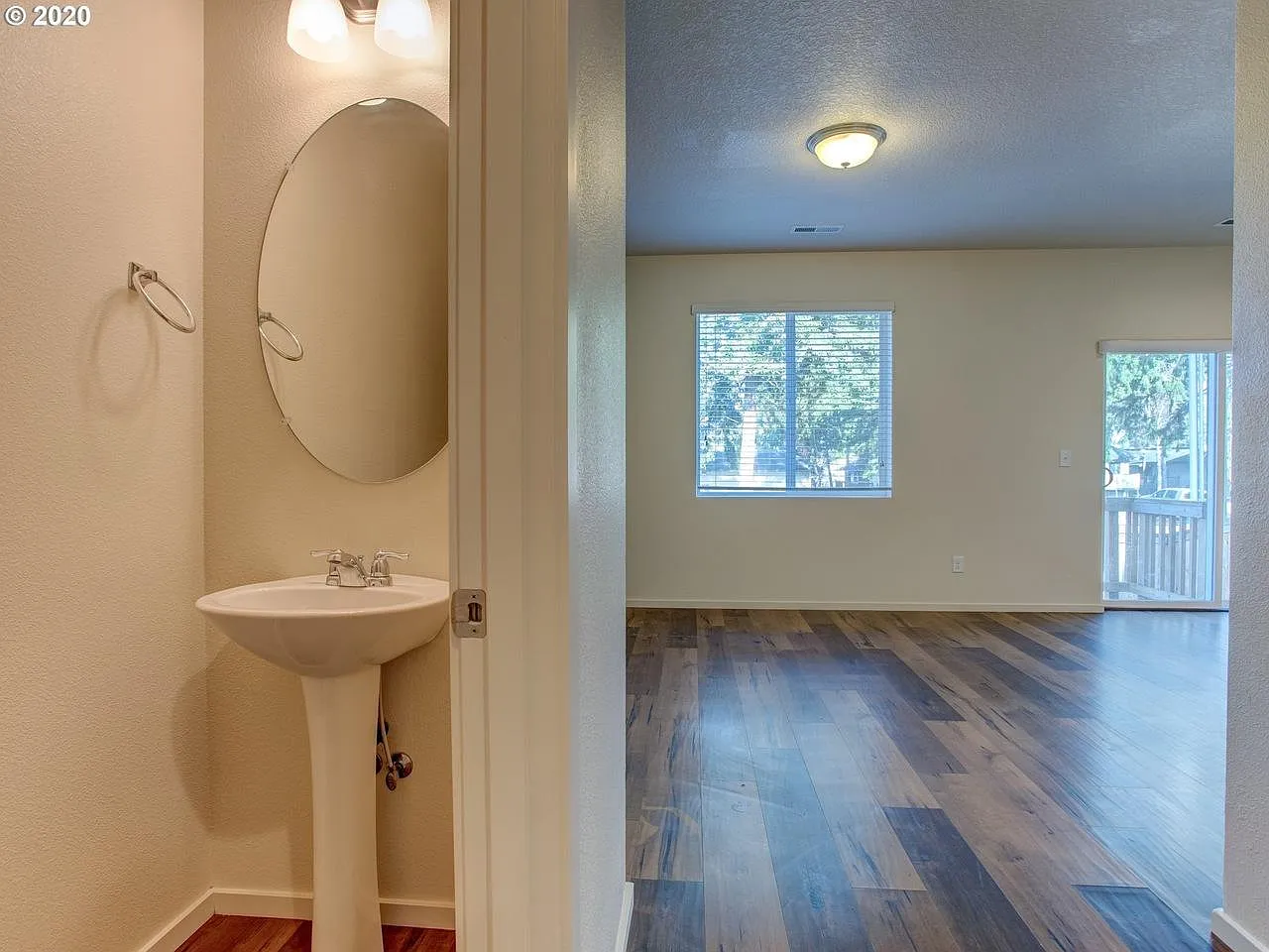 4 bed, 1689 sqft, $2,400 — Photo 4