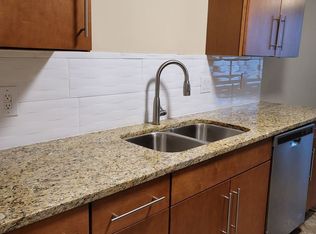 620 S 38th St APT 301, Omaha, NE 68105
