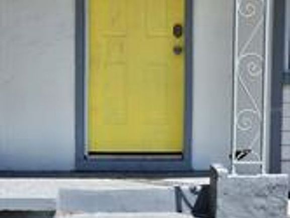 2nd image of 2611 Iroquois Ave