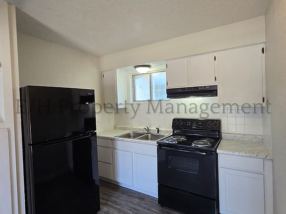 4th image of 1916 S Broadway Ave #36