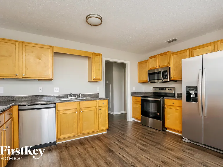 1304 Sunray Dr — Photo 6
