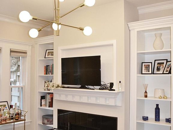 5th image of 631 W Barry Ave #1G