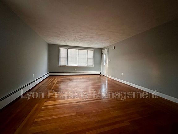 3rd image of 90 Waldron Ave