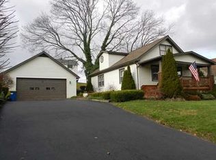 4110 Hollow Rd, New Castle, PA 16101