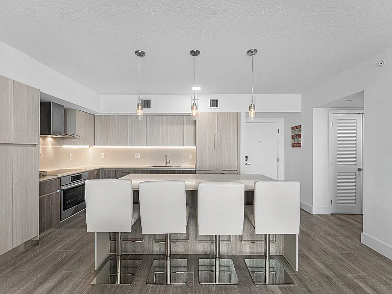 111 SE 1st Ave #406 — Photo 7