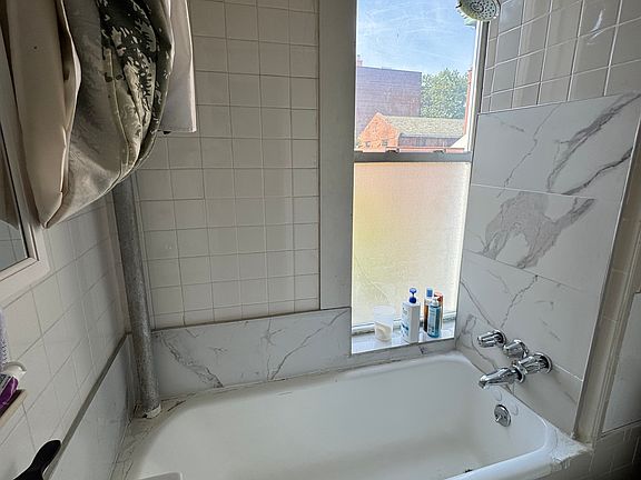 5th image of 194 Court St APT 8