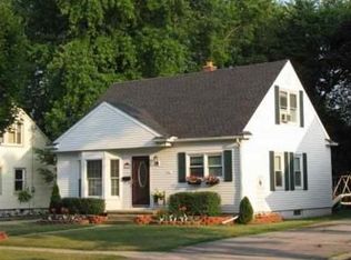 602 Center Dr, Tecumseh, MI 49286