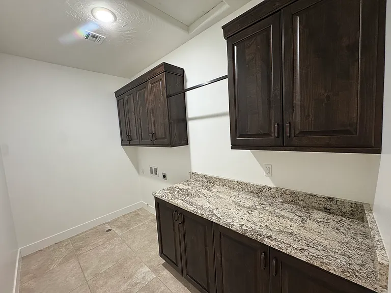 322 N 2480 W — Photo 12