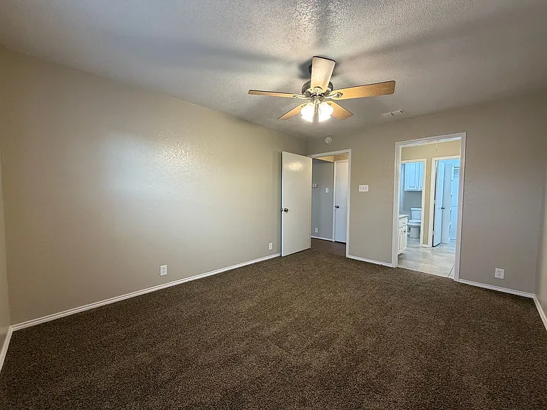 206 S Nolan River Rd #12 — Photo 8