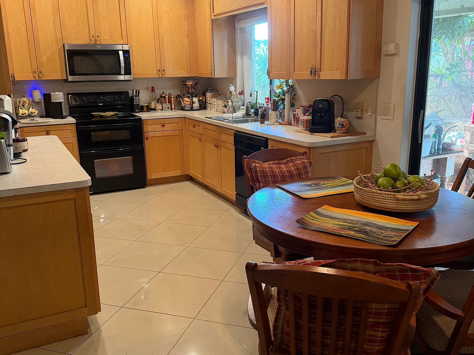 4 bed, 1955 sqft, $1,300 — Photo 2