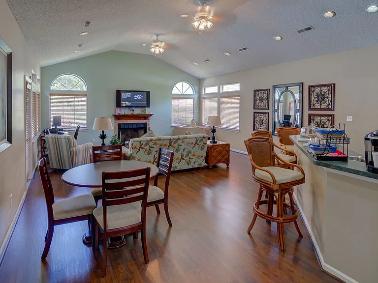 Featherstone Apartments at Kiln Creek — Photo 6