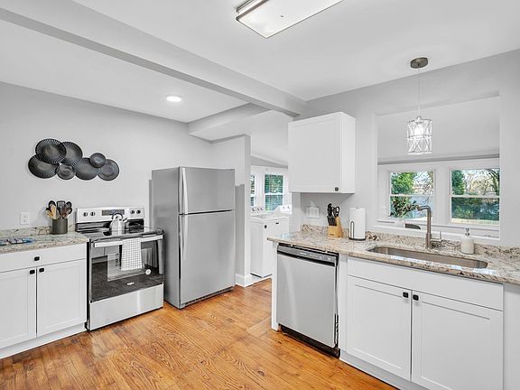5th image of 804 Perry Rd