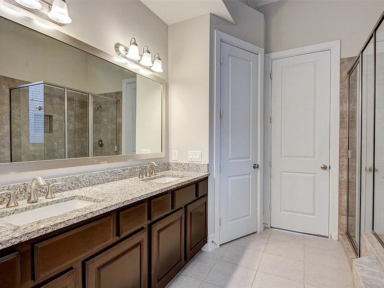 720 N Shepherd Dr — Photo 18