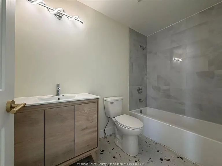 160 Askin Ave #3 — Photo 6