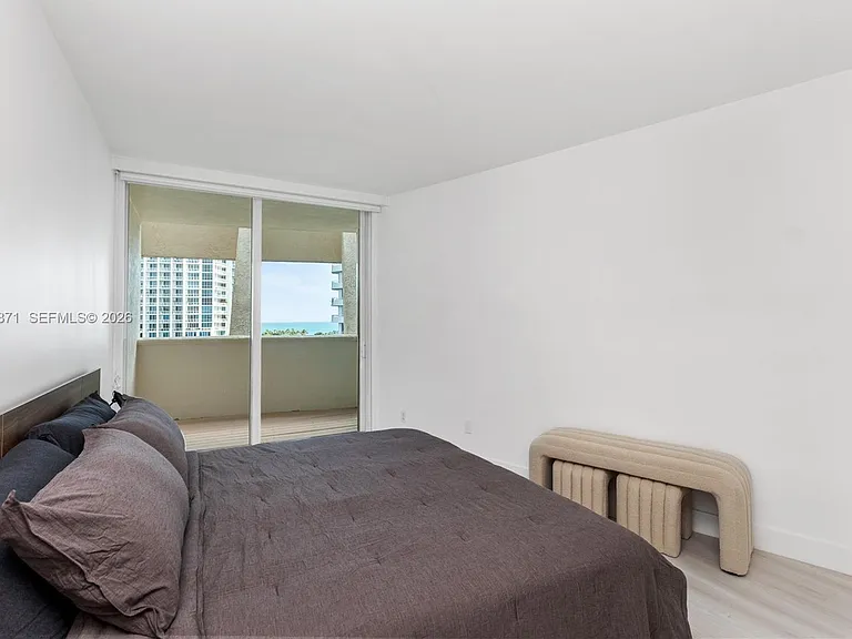 300 S Pointe Dr #907 — Photo 20