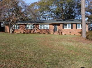 130 Saint James Dr, Spartanburg, SC 29301